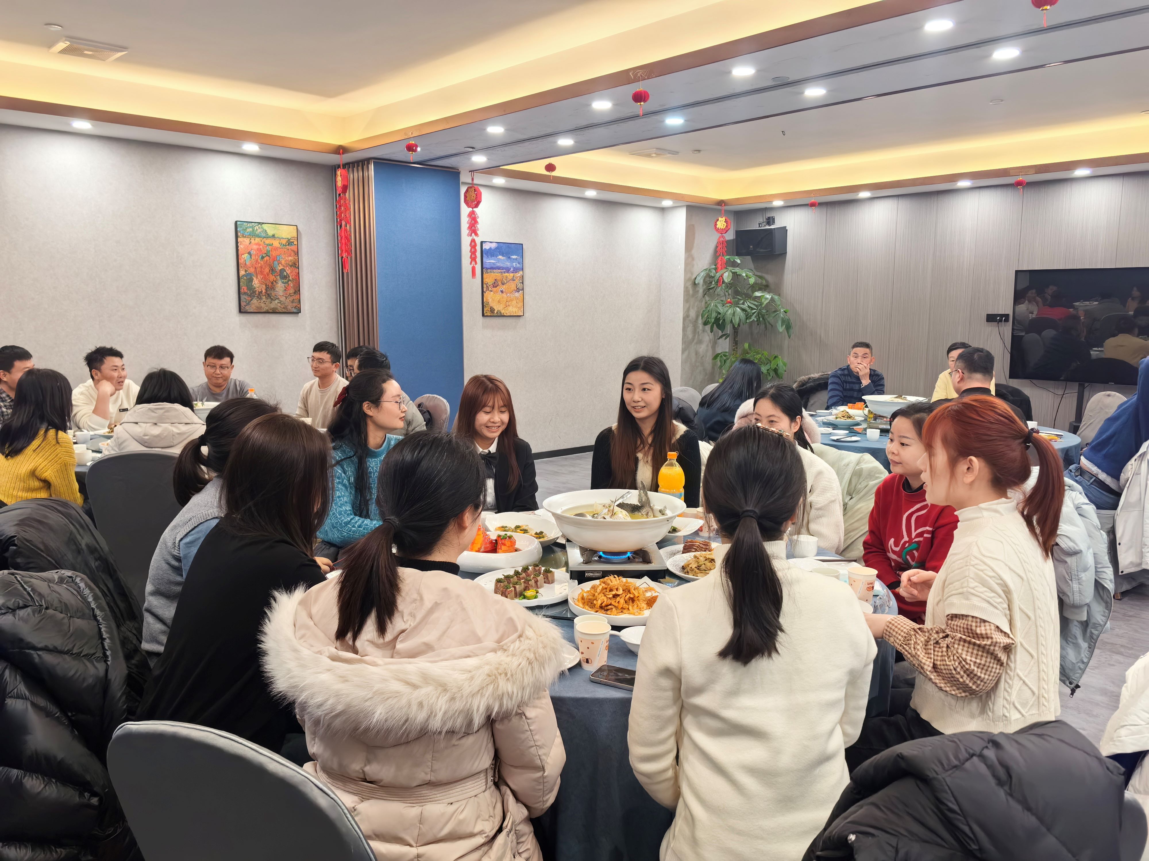 年会聚餐欢聚一堂