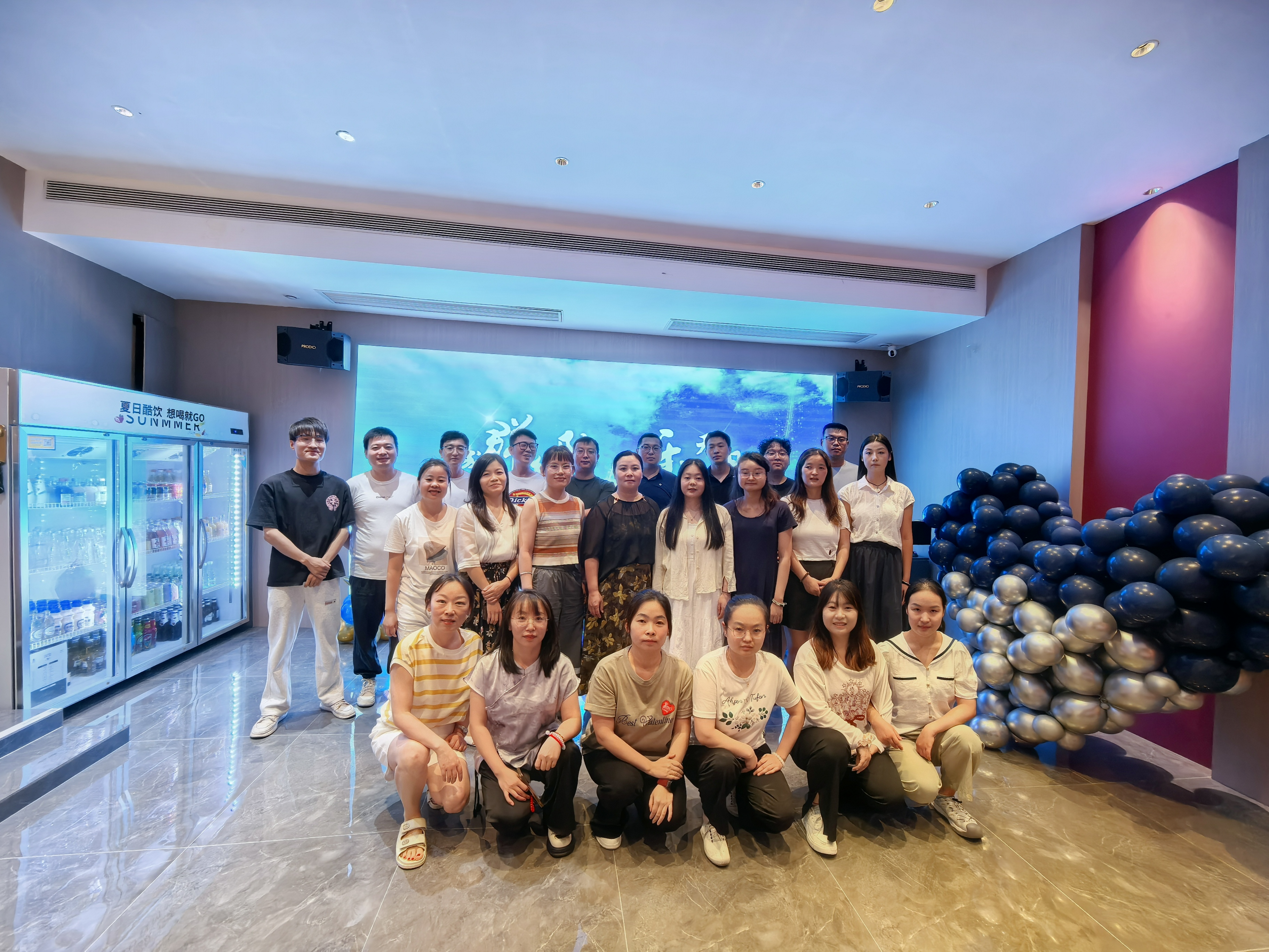 成群结队 快乐无限