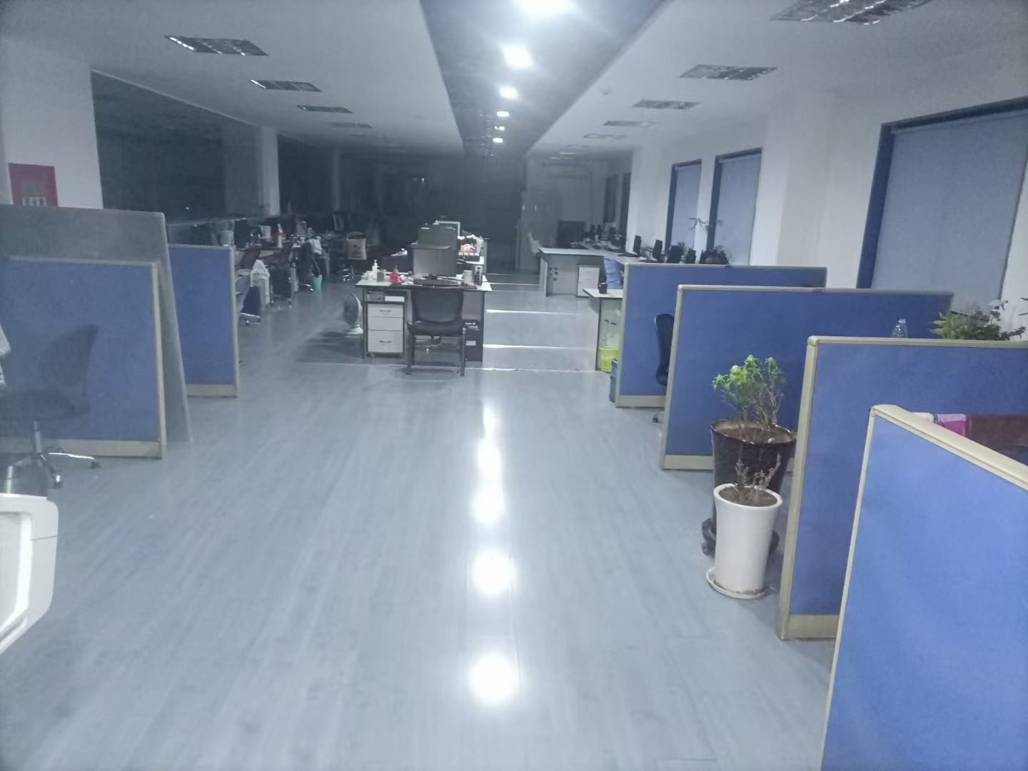 技术革新引领勘测未来：广东发布《高速公路勘测技术规范》DB44/T 2662-2025，新华测绘全力跟进学习实施