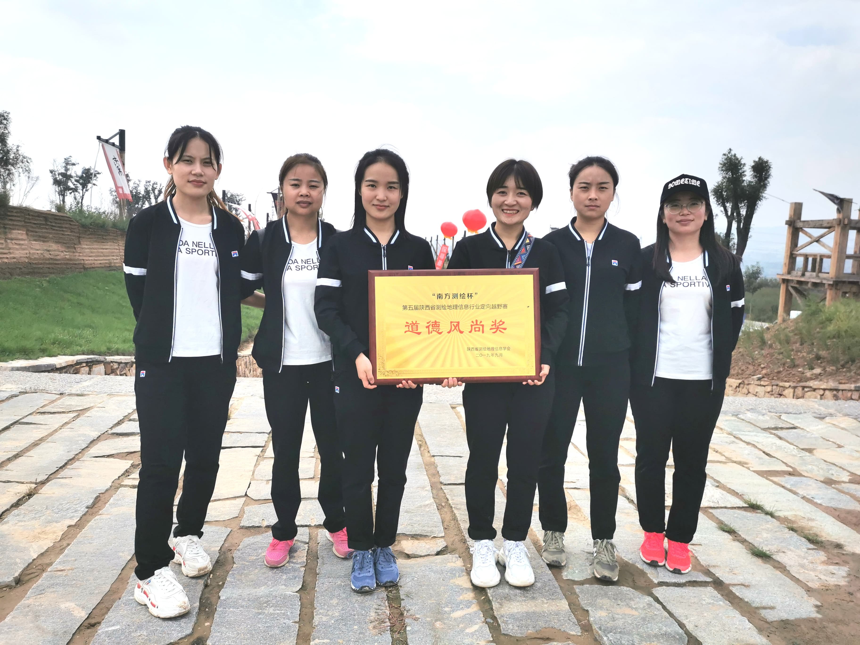 一群人，一条路，一场尽兴的越野赛